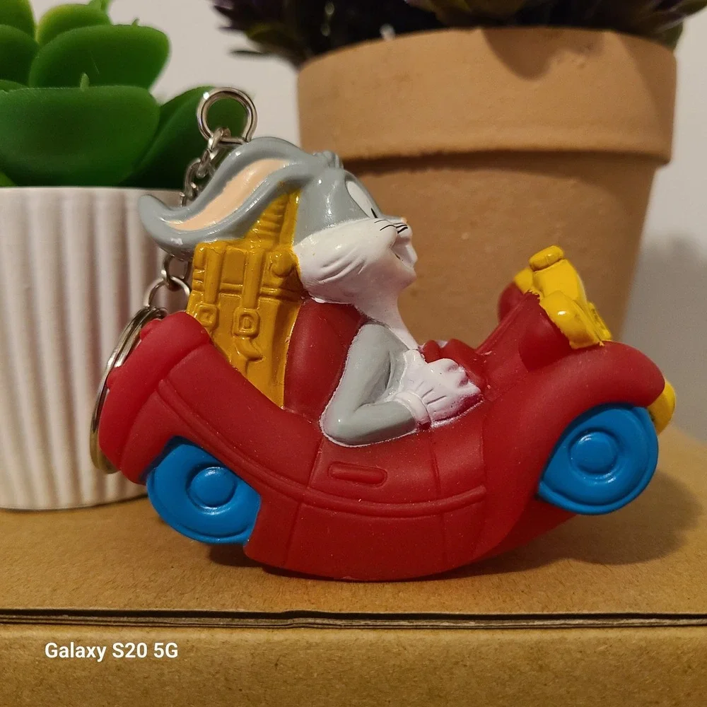 Bugs Bunny Driving Car Keychain Looney‎ Tunes Collectible Accessory Pre-Owned